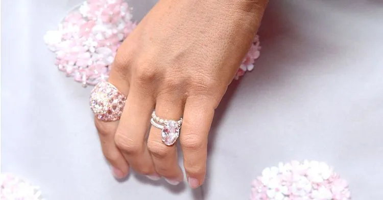 Blake Lively trend: Blush-coloured stones and rose gold (2012)